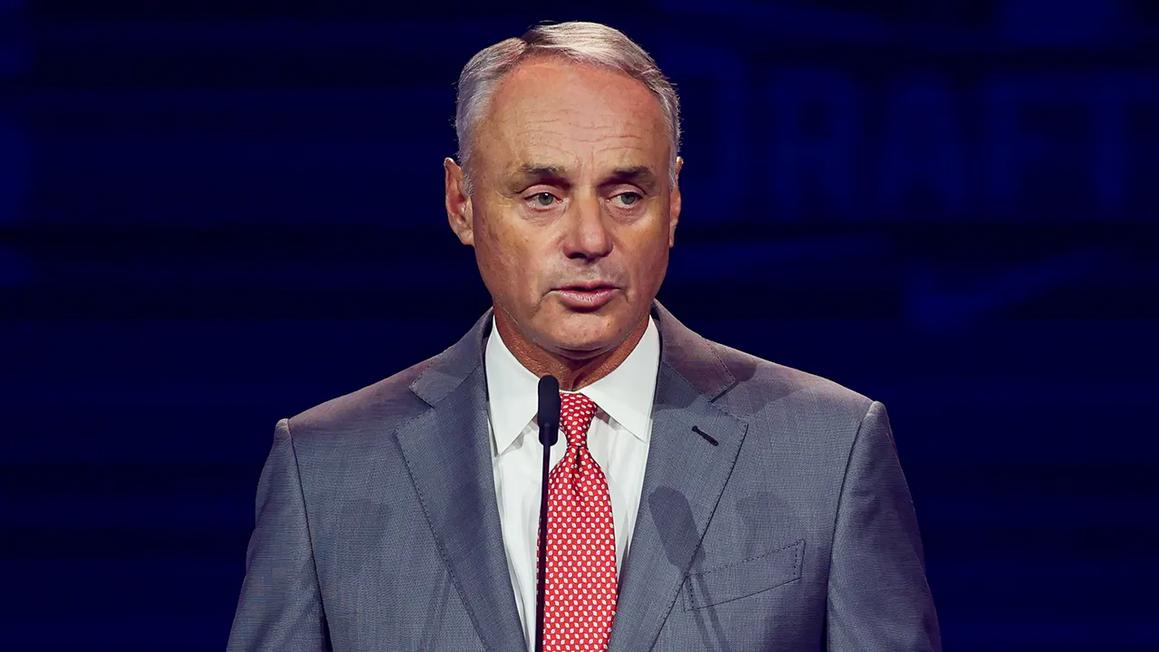 Thượng nghị sĩ yêu cầu MLB giải trình về gian lận cá độ 1 mlb rob manfred 111725 1