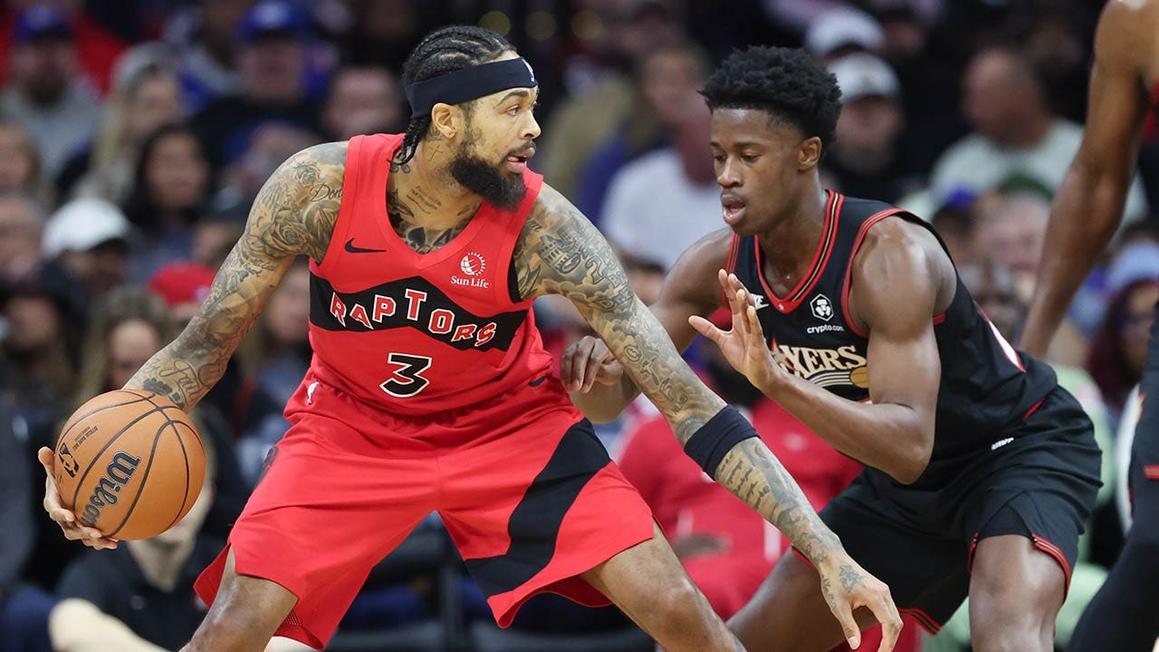 Sao bóng rổ Brandon Ingram vô tình đánh vào mặt nhân viên 1 nba raptors brandon ingram 110925 1