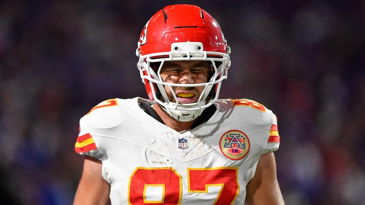 Travis Kelce bị va chạm mạnh, các cổ động viên Buffalo Bills chế giễu 1 nfl chiefs travis kelce 110225 4