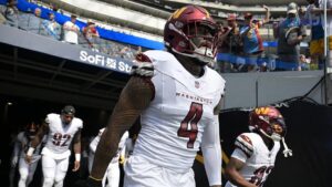 NFL Giảm án phạt Frankie Luvu từ đình chỉ xuống phạt tiền sau lần thứ ba phạm lỗi "hip-drop tackle" 6 NFL Giảm án phạt Frankie Luvu từ đình chỉ xuống phạt tiền sau lần thứ ba phạm lỗi “hip-drop tackle”