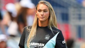 Kylie Kelce Phản Ứng Trước Lời Chỉ Trích Về Tên Gọi Con 9 Kylie Kelce Phản Ứng Trước Lời Chỉ Trích Về Tên Gọi Con