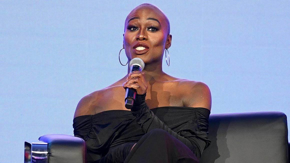 nfl panthers justine lindsay 112325 2