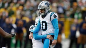 Carolina Panthers gây bất ngờ đánh bại Packers bằng cú sút phạt cuối trận