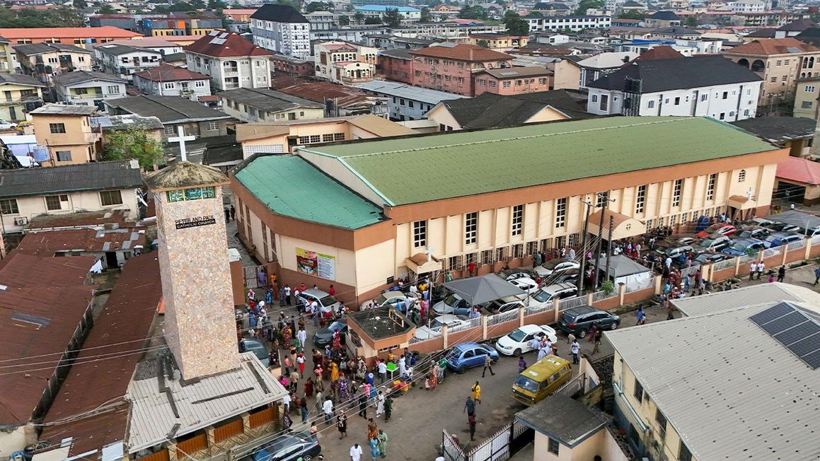 52 học sinh Công giáo ở Nigeria bị bắt cóc bởi bọn khủng bố 1 nigeria church city people 1