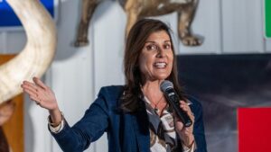 Bất ngờ: Nikki Haley 'cứng rắn' hơn Tổng Thống Donald Trump về vấn đề sinh viên Trung Quốc 17 Bất ngờ: Nikki Haley ‘cứng rắn’ hơn Tổng Thống Donald Trump về vấn đề sinh viên Trung Quốc