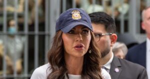 Ngoại trưởng Noem nói các hoạt động trục xuất là quyết định của bà