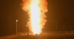 Tổng Thống Trump muốn nối lại thử nghiệm vũ khí hạt nhân. Điều đó sẽ có ý nghĩa gì? 21 Tổng Thống Trump muốn nối lại thử nghiệm vũ khí hạt nhân. Điều đó sẽ có ý nghĩa gì?