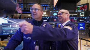 Chứng khoán lao dốc vì lo ngại bong bóng AI 13 Chứng khoán lao dốc vì lo ngại bong bóng AI