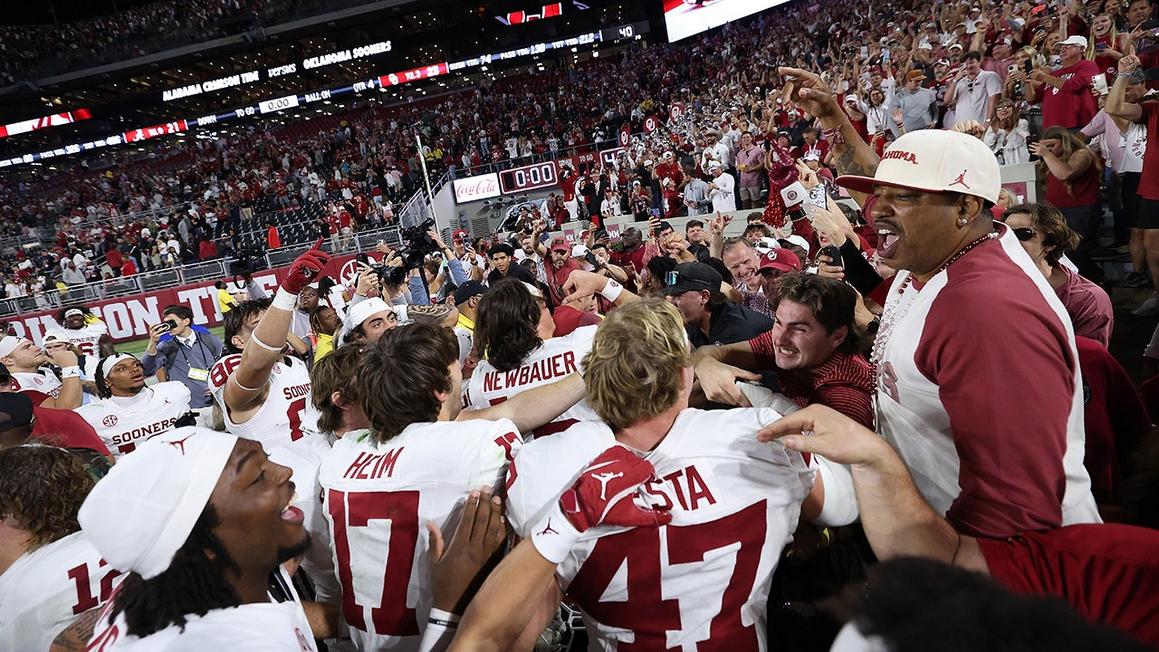 Oklahoma Đánh Bại Alabama, Giữ Vững Hy Vọng Lọt Vào Vòng Playoff College Football 1 oklahoma sooners celebrate