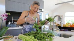 Bác sĩ giải thích vì sao ‘nhịn ăn’ có thể giúp làm chậm sự phát triển của ung thư