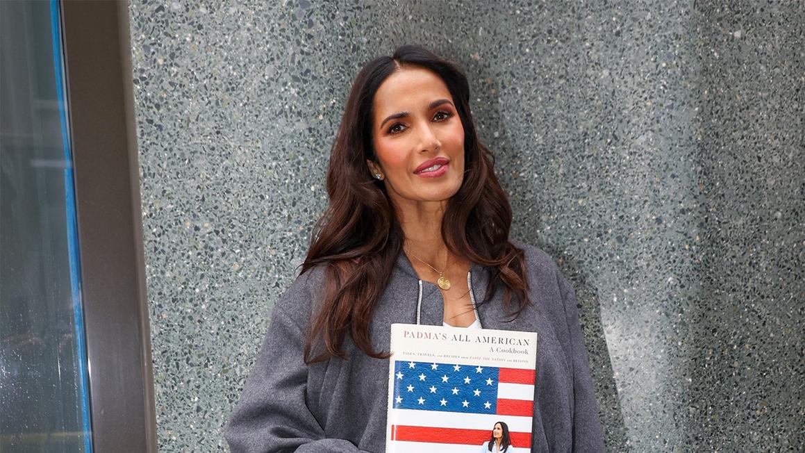 Đầu bếp Padma Lakshmi ra mắt sách dạy nấu ăn như một lời phản bác chính sách nhập cư của chính quyền Trump 1 padma lakshmi book the view