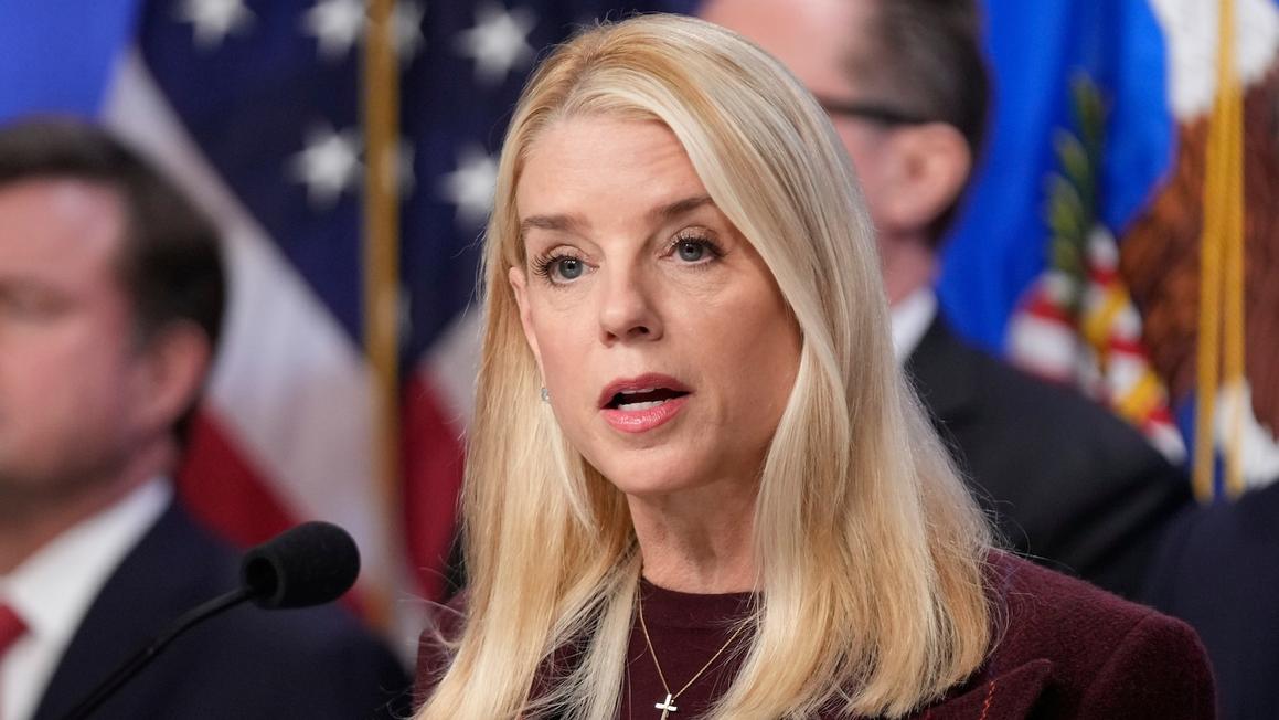 Bộ Trưởng Tư Pháp Bondi Hứa Tuân Thủ Luật Về Hồ Sơ Epstein, Gợi Ý Có 'Thông Tin Mới' 1 pam bondi 4 ap gmh