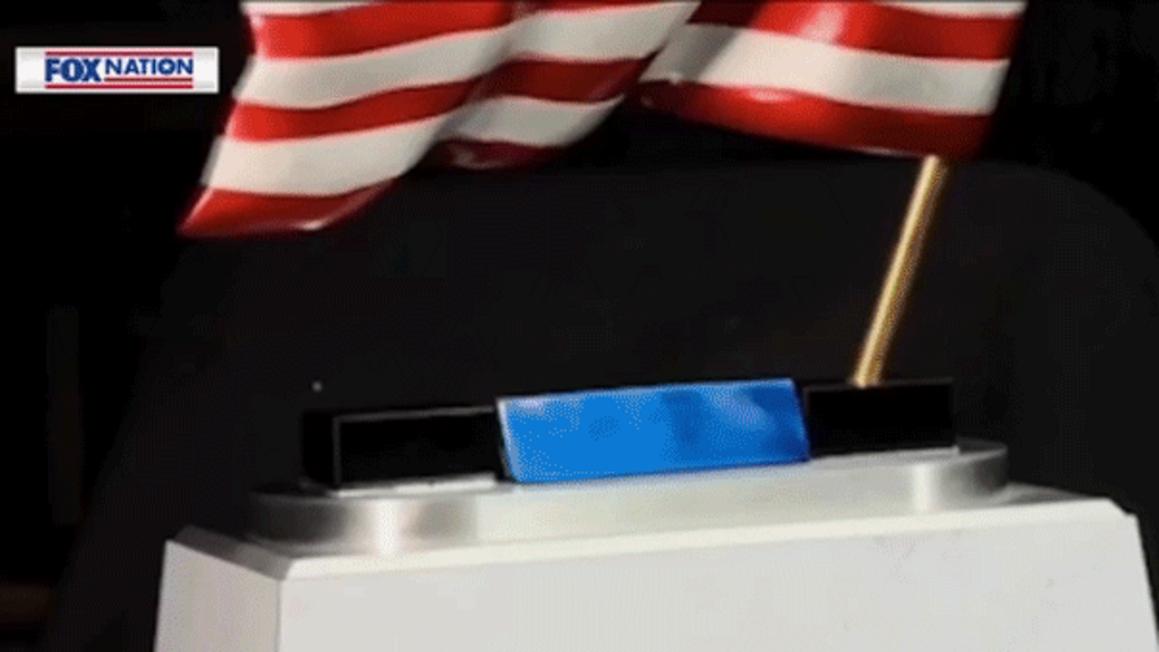 Tân trang Giải thưởng Anh hùng Quốc gia bằng hiện vật lịch sử 1 patriot award spinning fox news