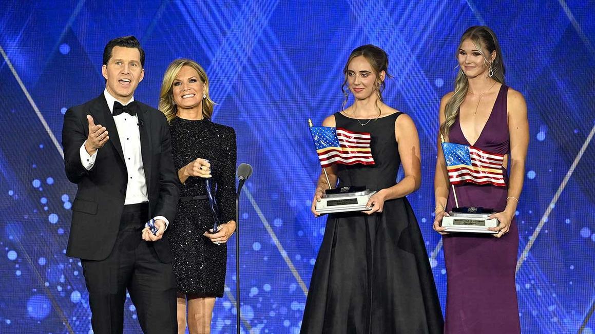 Vận động viên Oregon đoạt giải 'Người Hùng Yêu Nước' vì từ chối đứng chung bục với đối thủ chuyển giới 1 patriot awards oregon athletes 001