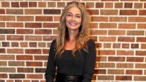 Siêu mẫu Paulina Porizkova, 60 tuổi, khoe dáng với đồ lót để chứng minh 'khuyết điểm khiến ta trở nên hoàn hảo' 10 Siêu mẫu Paulina Porizkova, 60 tuổi, khoe dáng với đồ lót để chứng minh ‘khuyết điểm khiến ta trở nên hoàn hảo’