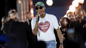 Pharrell Williams nói ghét chính trị, gọi đó là 'mánh khóe không có thật' 17 Pharrell Williams nói ghét chính trị, gọi đó là ‘mánh khóe không có thật’