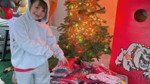 Cậu bé Pennsylvania quyên góp đồ ngủ cho bệnh viện