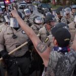 Dự luật GOP sẽ phạt những kẻ đe dọa viên chức nhập cư 37 Dự luật GOP sẽ phạt những kẻ đe dọa viên chức nhập cư