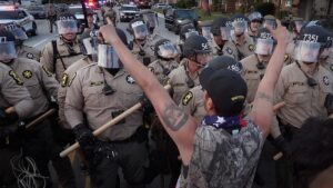 Dự luật GOP sẽ phạt những kẻ đe dọa viên chức nhập cư 5 Dự luật GOP sẽ phạt những kẻ đe dọa viên chức nhập cư