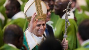 Giáo hoàng Leo XIV mạnh mẽ ủng hộ các Giám mục Hoa Kỳ lên án các cuộc truy quét di dân của Tổng Thống Trump: 'Cực kỳ thiếu tôn trọng' 2 Giáo hoàng Leo XIV mạnh mẽ ủng hộ các Giám mục Hoa Kỳ lên án các cuộc truy quét di dân của Tổng Thống Trump: ‘Cực kỳ thiếu tôn trọng’