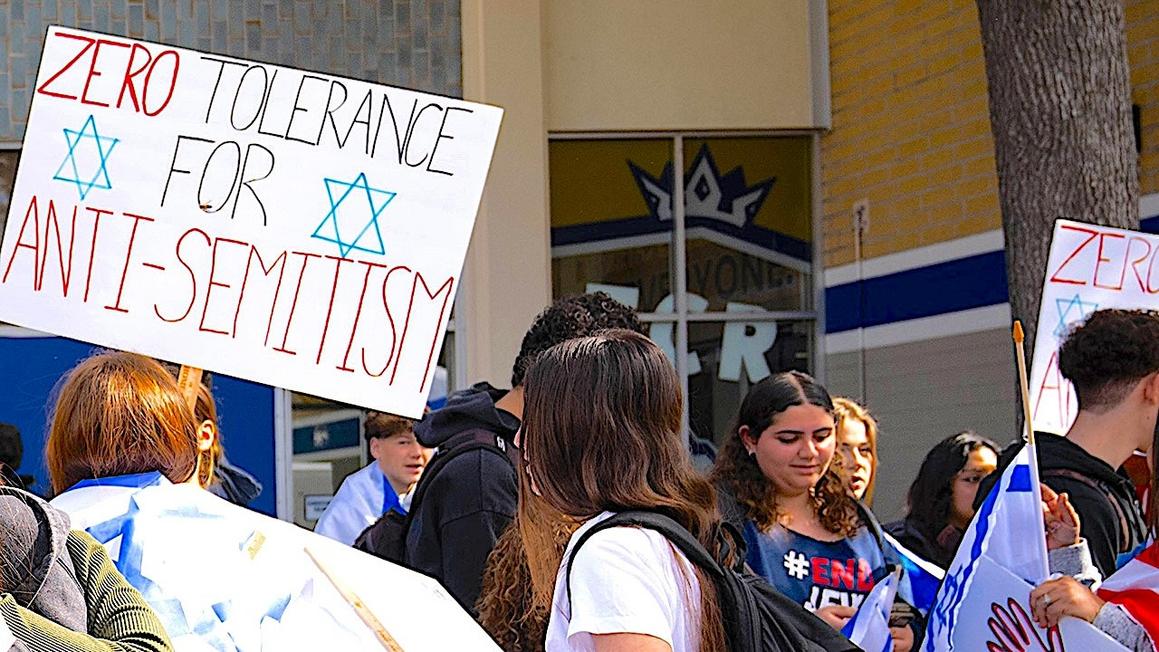 protest against antisemitism in schools