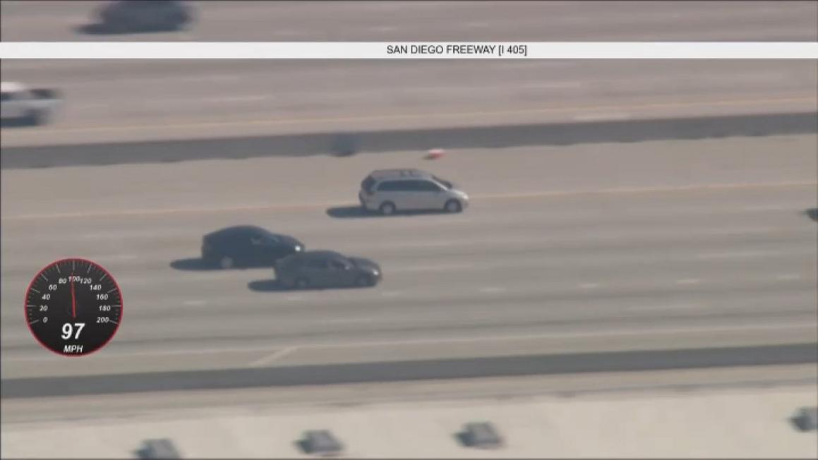 Nữ tài xế trốn sang Mexico trong cuộc rượt đuổi dài giờ đồng hồ đã bị bắt khi trở lại Mỹ 1 pursuit 111025