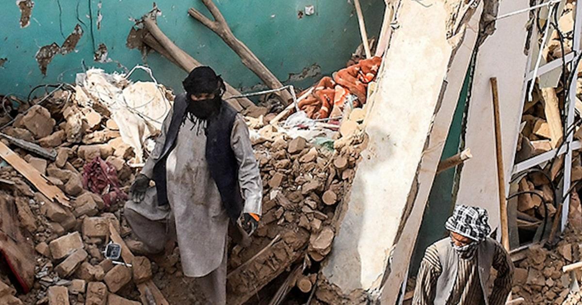 Cuộc đua nước rút trước Ngày Bầu cử, Bà Nancy Pelosi hé lộ khả năng nghỉ hưu và kỷ lục sút phạt NFL 1 quake vert pl3j90