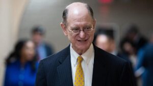 Nghị sĩ Dân chủ Brad Sherman phủ nhận xem phim khiêu dâm trên máy bay sau khi ảnh lan truyền 2 Nghị sĩ Dân chủ Brad Sherman phủ nhận xem phim khiêu dâm trên máy bay sau khi ảnh lan truyền