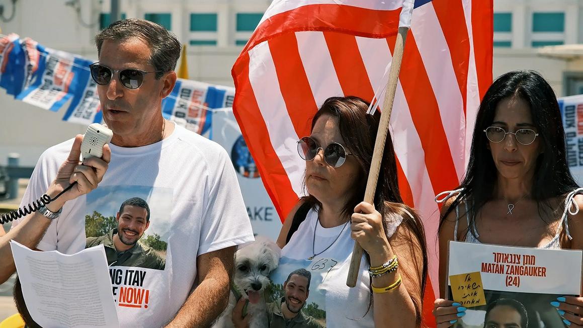 RUBY CHEN: Con trai tôi đã về từ Gaza, nhưng cuộc chiến của chúng tôi chưa kết thúc 1 ruby chen and famlily scaled 1