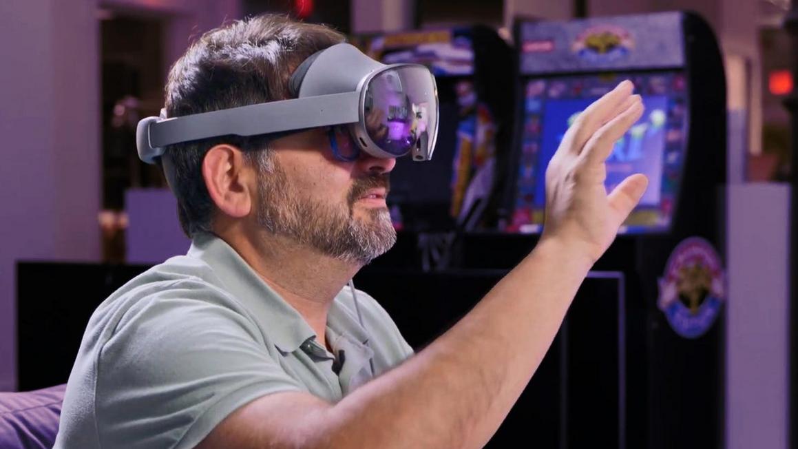 Trải Nghiệm Samsung Galaxy XR: Tuyệt Vời và Gây Khó Chịu 1 scott samsung xr headset