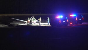 Phi cơ nhỏ đáp khẩn cấp tại Cypress vì trục trặc động cơ