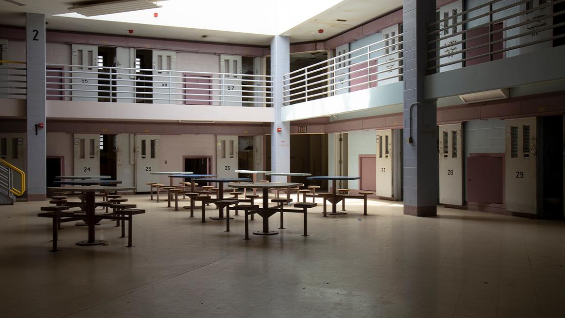 Sở Cải huấn thách thức luật tiểu bang sau tố cáo về lính canh di dân 1 seattle jail guards hiring scandal 4