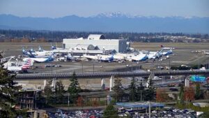 Hành khách tại phi trường Seattle gặp cảnh hoãn và hủy chuyến 7 Hành khách tại phi trường Seattle gặp cảnh hoãn và hủy chuyến