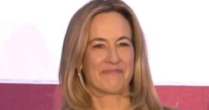 Bà Sherrill cảm ơn người ủng hộ sau khi thắng cử 26 Bà Sherrill cảm ơn người ủng hộ sau khi thắng cử