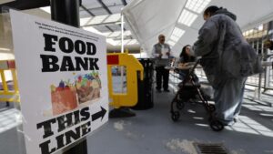 Cập Nhật Đóng Cửa Chính Phủ: Tòa Bạch Ốc Yêu Cầu Các Tiểu Bang Ngưng Phát Lợi Ích SNAP 11 Cập Nhật Đóng Cửa Chính Phủ: Tòa Bạch Ốc Yêu Cầu Các Tiểu Bang Ngưng Phát Lợi Ích SNAP