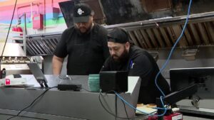 Doanh nghiệp Washington chung tay giúp đỡ cộng đồng khi trợ cấp SNAP cạn kiệt 11 Doanh nghiệp Washington chung tay giúp đỡ cộng đồng khi trợ cấp SNAP cạn kiệt