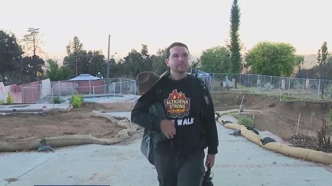 Người đàn ông đi bộ 700 dặm từ Altadena đến Paradise để gây quỹ cho người sống sót sau cháy rừng 1 snapshot 2025 11 28t201452.551