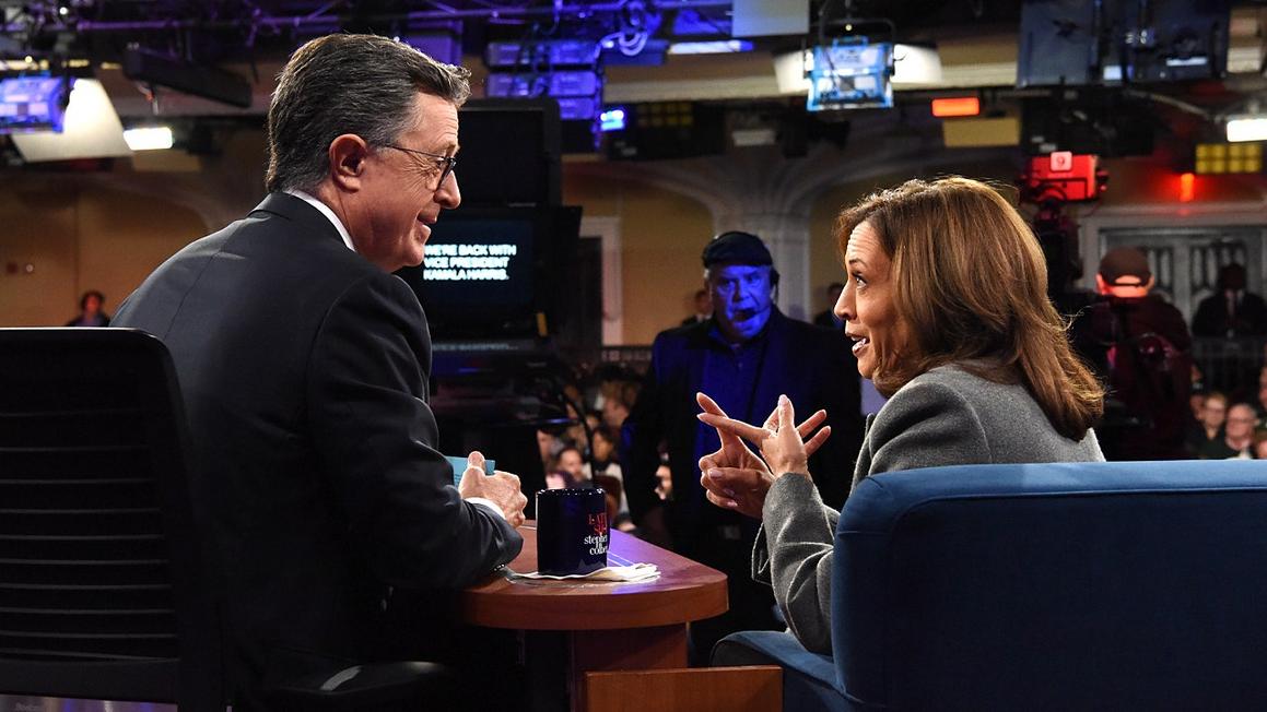Stephen Colbert tự nhận là 'bảo thủ' hơn mọi người nghĩ 1 stephen colbert kamala harris 1