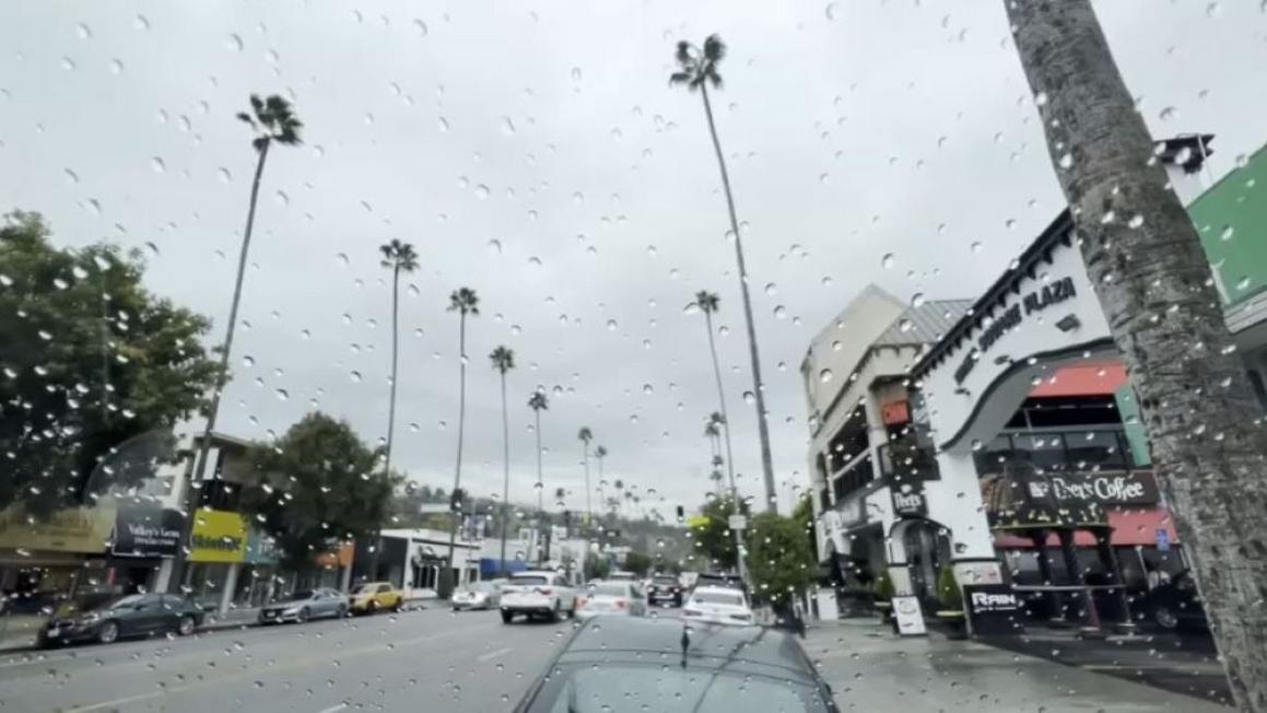 Cập nhật bão giữa tháng 11 tại California: Cảnh báo di tản, dự báo mưa đá 1 studio city la rain weather generic november 2023