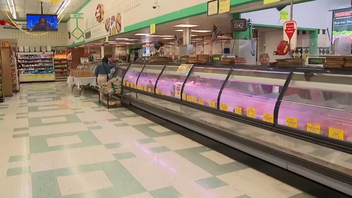 Cửa hàng tạp hóa Philadelphia bắt đầu cảm nhận tác động từ việc mất khách hàng SNAP 1 supermarket empty