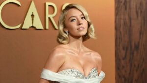 Sydney Sweeney biến tranh cãi thành lợi nhuận khi doanh số American Eagle tăng vọt 8 Sydney Sweeney biến tranh cãi thành lợi nhuận khi doanh số American Eagle tăng vọt