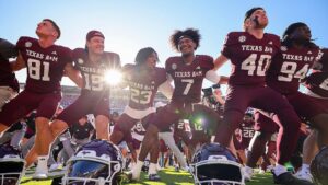 Texas A&M Lập Kỷ Lục Ngược Dòng Về Nhì 3 Texas A&M Lập Kỷ Lục Ngược Dòng Về Nhì