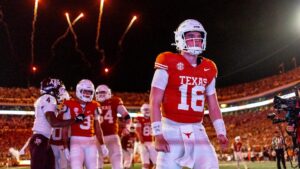 HLV Texas và Arch Manning cho rằng Longhorns xứng đáng vào Playoffs sau chiến thắng ngược dòng