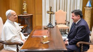 Thống Đốc Pritzker Tìm Kiếm Đồng Minh Từ Giáo Hoàng Leo XIV 21 Thống Đốc Pritzker Tìm Kiếm Đồng Minh Từ Giáo Hoàng Leo XIV