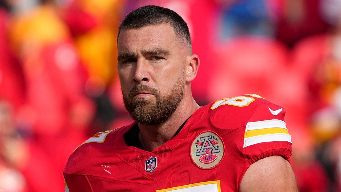 travis kelce colts chiefs looks on