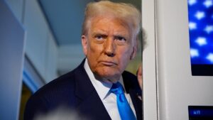 BBC chưa nhận phản hồi về vụ kiện từ Tổng Thống Trump 15 BBC chưa nhận phản hồi về vụ kiện từ Tổng Thống Trump