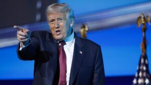 CLAY TRAVIS: Thử thách năm 2026 của Đảng Cộng Hòa – Giữ vững cử tri ủng hộ Tổng Thống Trump khi ông không có tên trên phiếu bầu 7 CLAY TRAVIS: Thử thách năm 2026 của Đảng Cộng Hòa – Giữ vững cử tri ủng hộ Tổng Thống Trump khi ông không có tên trên phiếu bầu