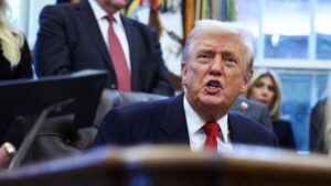 Tổng Thống Donald Trump Phớt Lờ Khó Khăn Kinh Tế, Tuyên Bố Chi Phí Đang Giảm