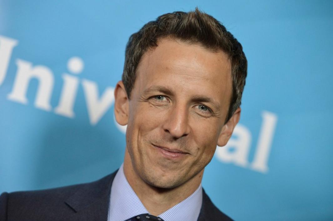 Tổng Thống Donald Trump chỉ trích Seth Meyers, nói show 'bất hợp pháp' 1 trump vs late night