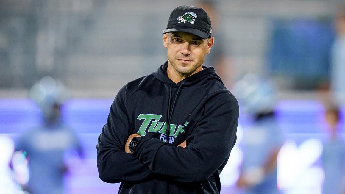 Florida Gators Lựa Chọn Huấn Luyện Viên Bóng Bầu Dục Mới: Jon Sumrall Được Báo Cáo Sẽ Thay Thế Billy Napier 1 tulane jon sumrall 113025 1